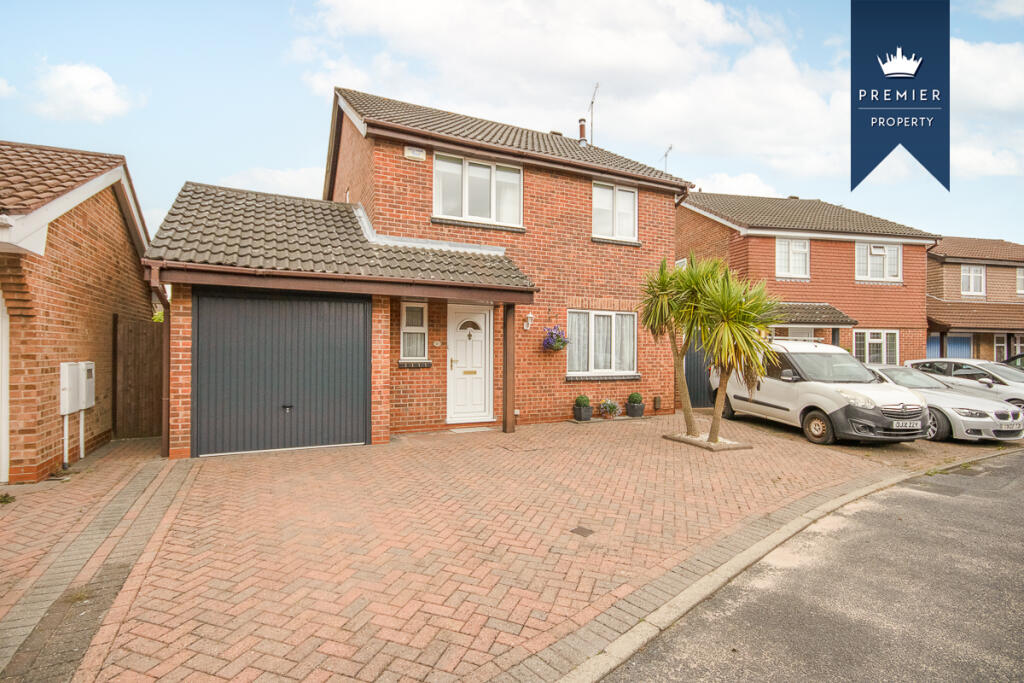 4 bedroom detached house for sale in Wickersley Close, Allestree, DE22