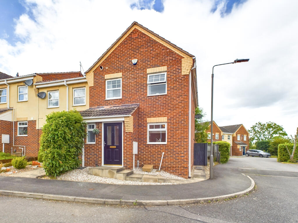 3 bedroom town house for sale in Juniper Close, Hollingwood, S43