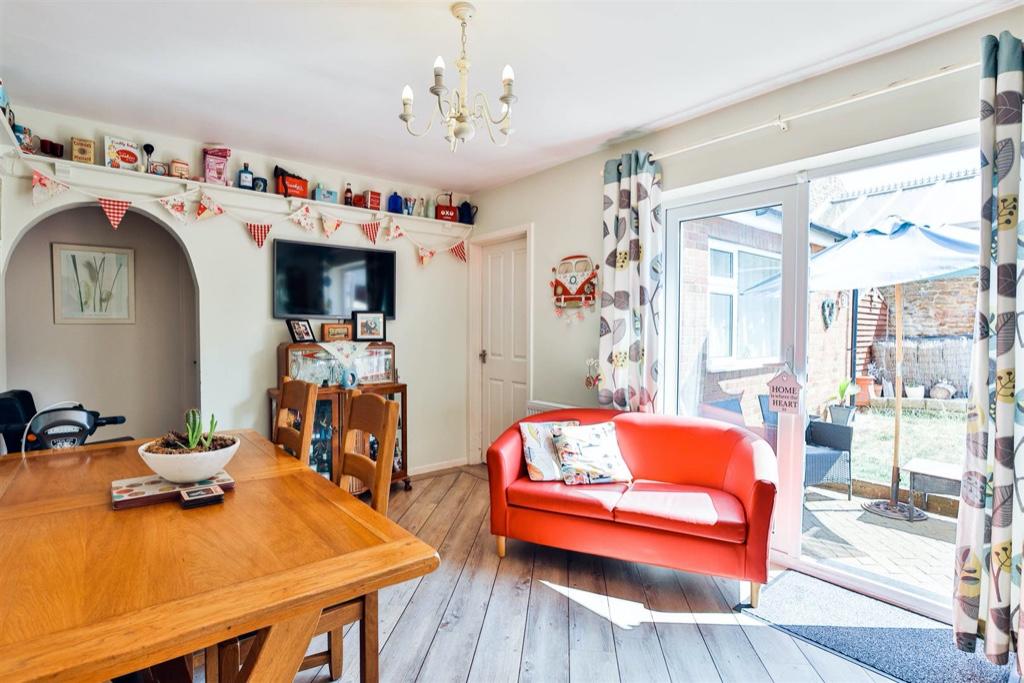 4 bedroom detached house for sale in Pioneer Avenue, Burton Latimer,NN15