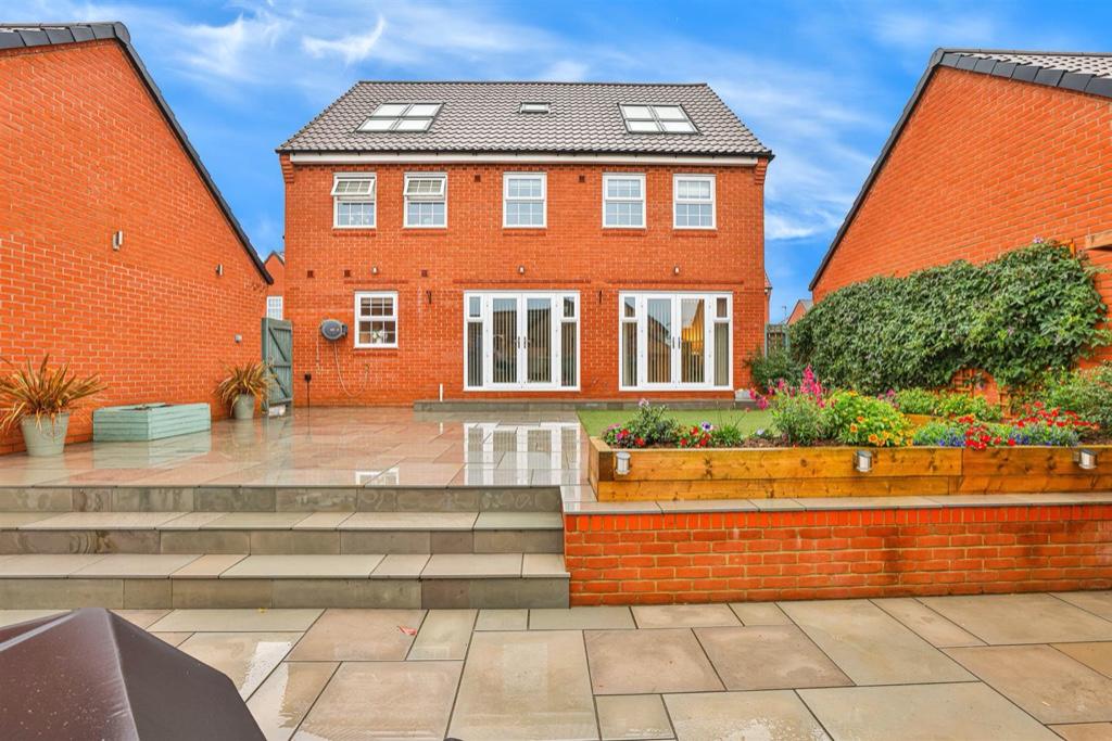 5 bedroom detached house for sale in Pintail Lane, Thrapston, NN14