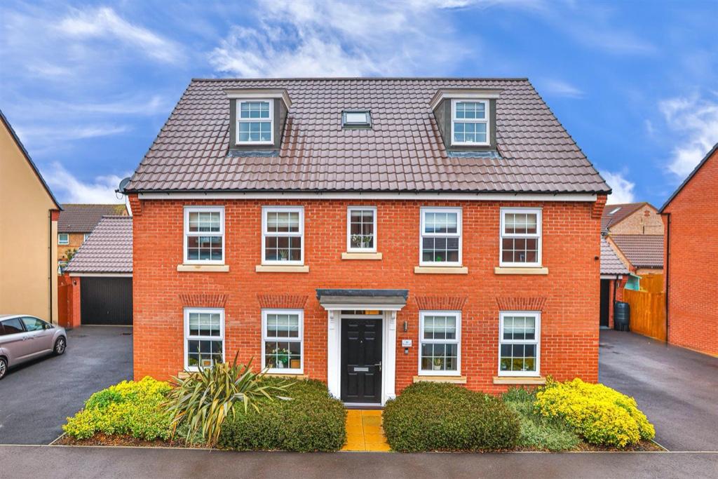 5 bedroom detached house for sale in Pintail Lane, Thrapston, NN14