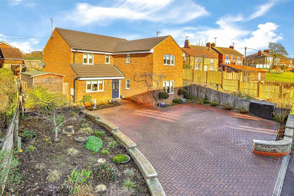 4 bedroom detached house for sale in Denford Road, Ringstead, NN14