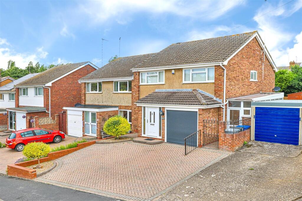 3 bedroom semidetached house for sale in Wingate Close, Kettering