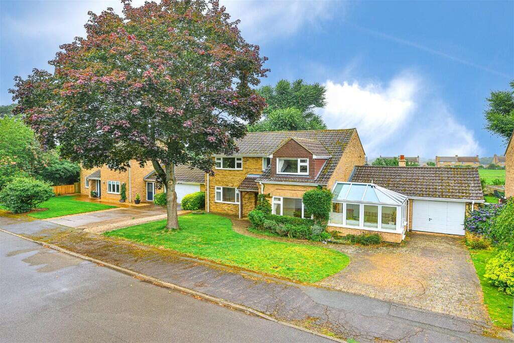4 bedroom detached house for sale in Parklands Close, Loddington, NN14