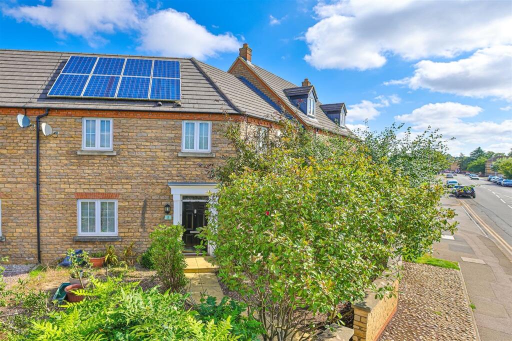 3 bedroom terraced house for sale in Nine Arches Way, Thrapston, NN14