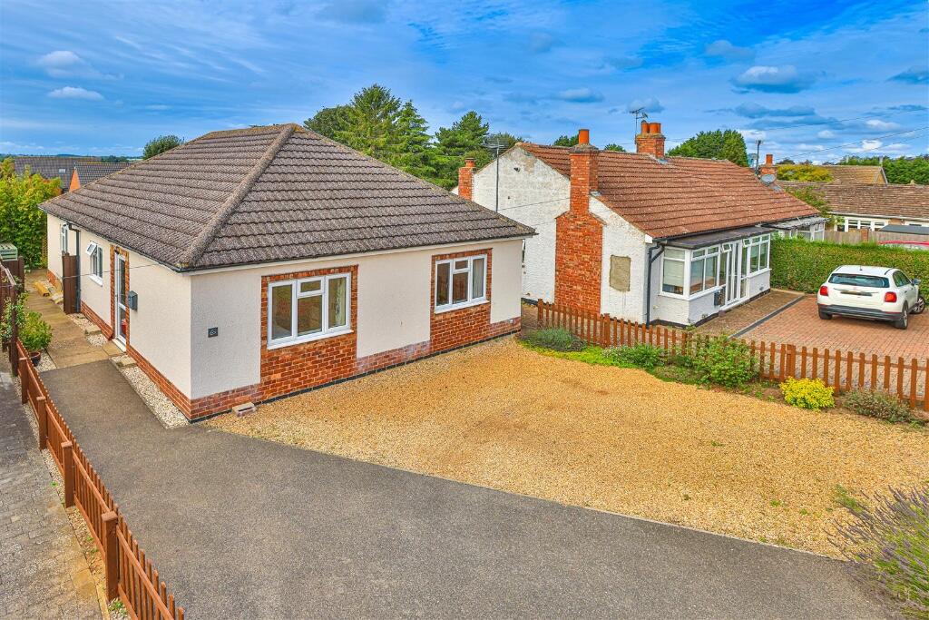 3 bedroom detached bungalow for sale in Bridle Road, Burton Latimer, NN15