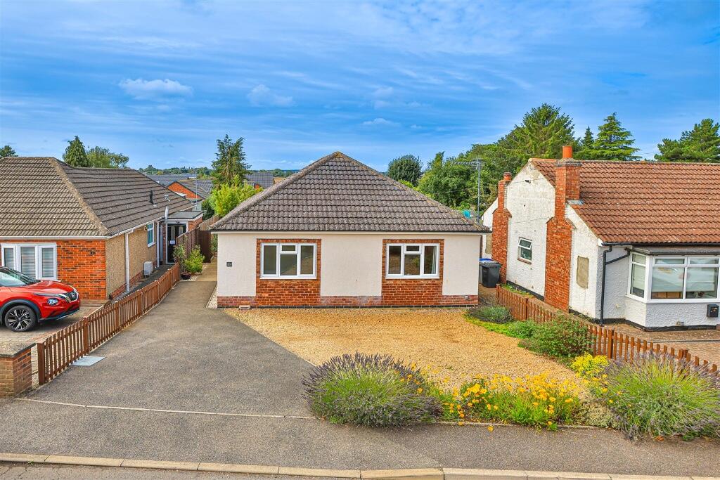 3 bedroom detached bungalow for sale in Bridle Road, Burton Latimer, NN15
