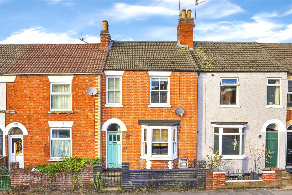 2 bedroom terraced house for sale in Green Lane, Kettering