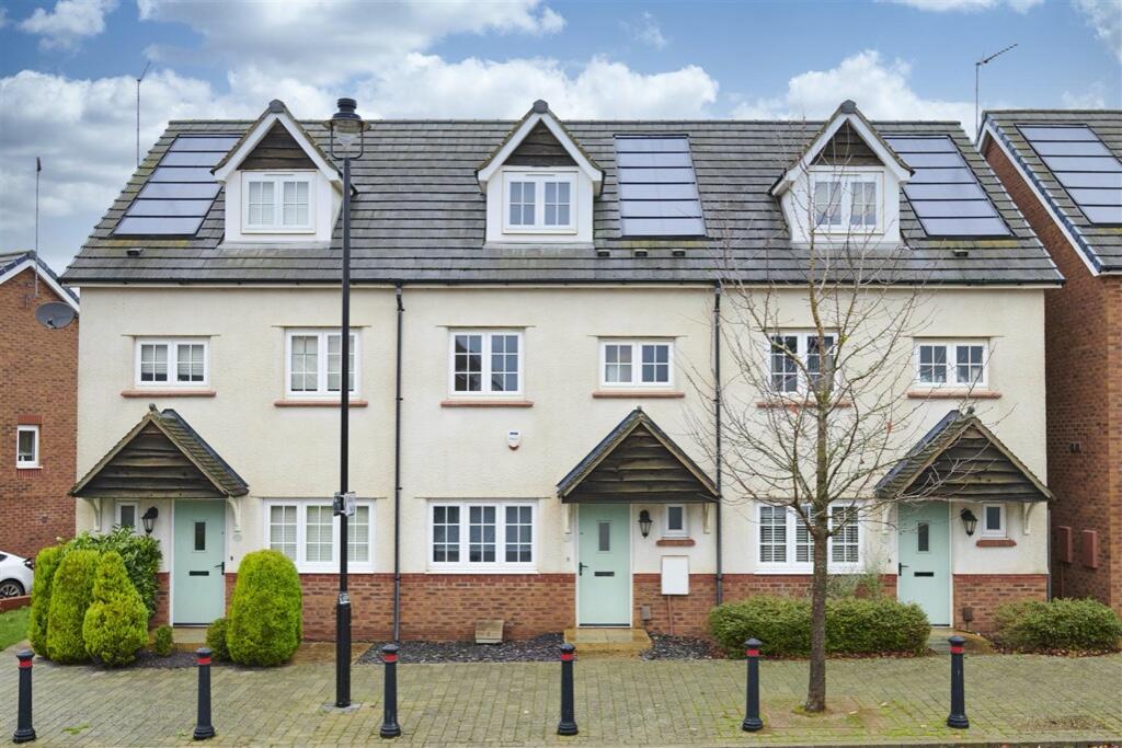 4 bedroom terraced house for sale in Manor Road, Barton Seagrave