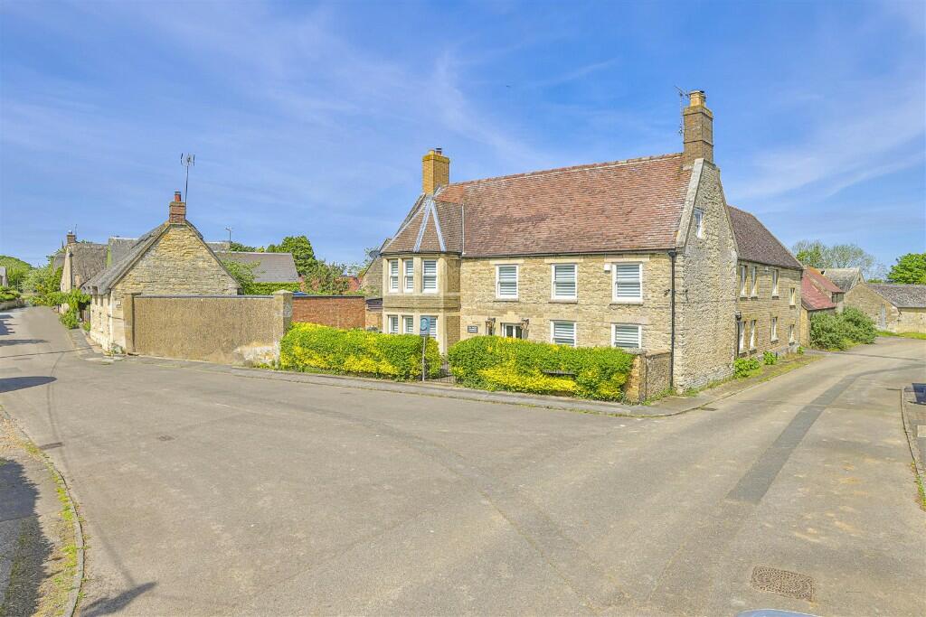 5 bedroom detached house for sale in Chapel Street, Titchmarsh, NN14