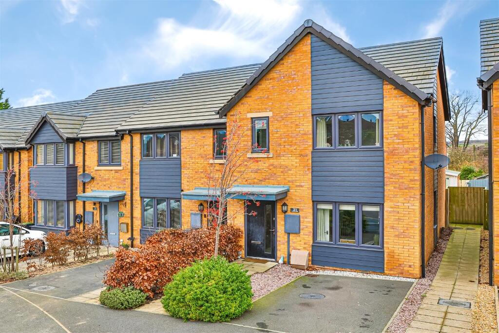 2 bedroom end of terrace house for sale in Charles Street, Thrapston, NN14