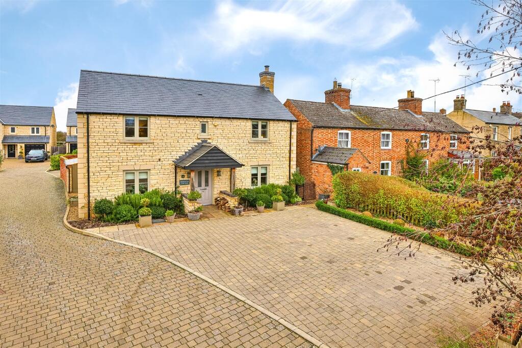 4 bedroom detached house for sale in Winchester Close, Warmington, PE8