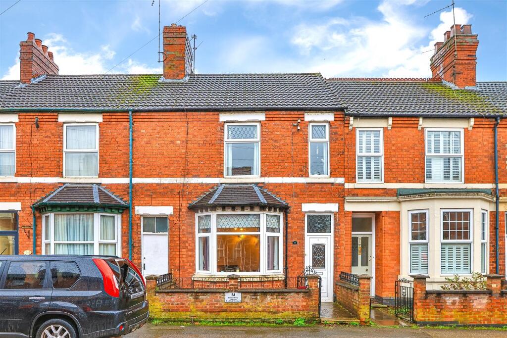 2 bedroom terraced house for sale in William Street, Kettering