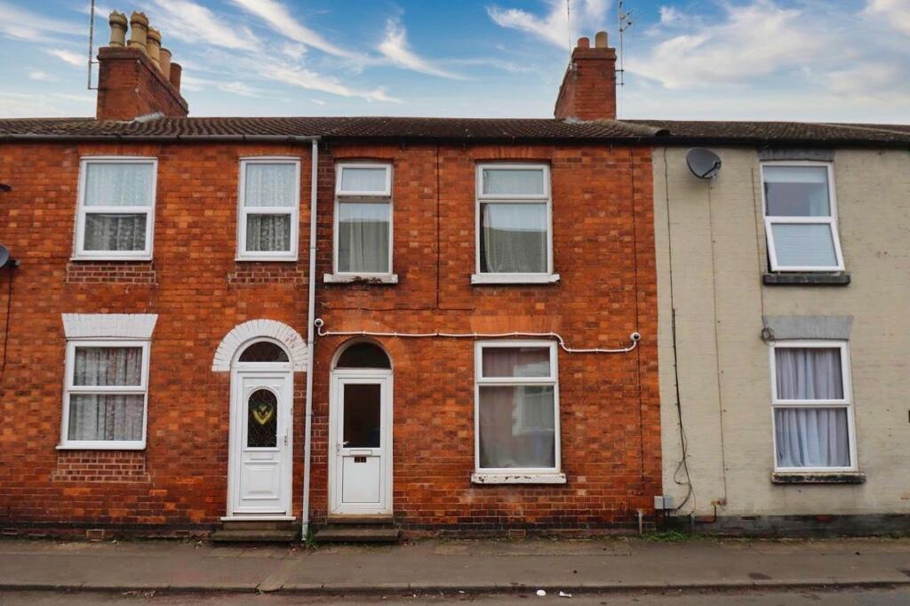 3 bedroom terraced house for sale in Wood Street, Kettering