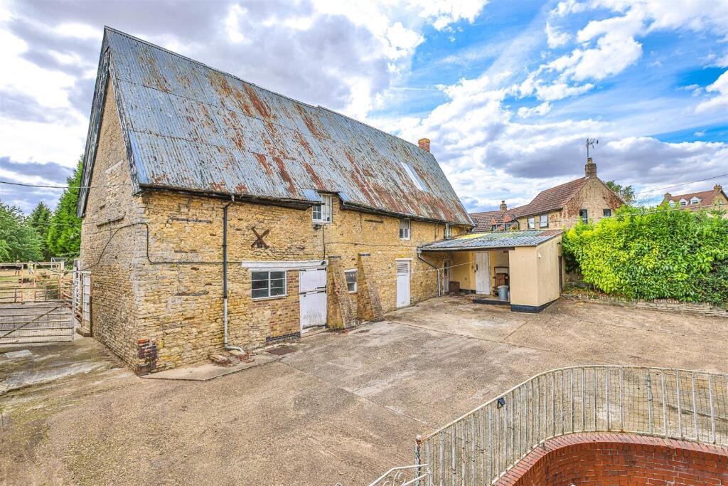 4 bedroom detached house for sale in The Barn, Twywell, NN14