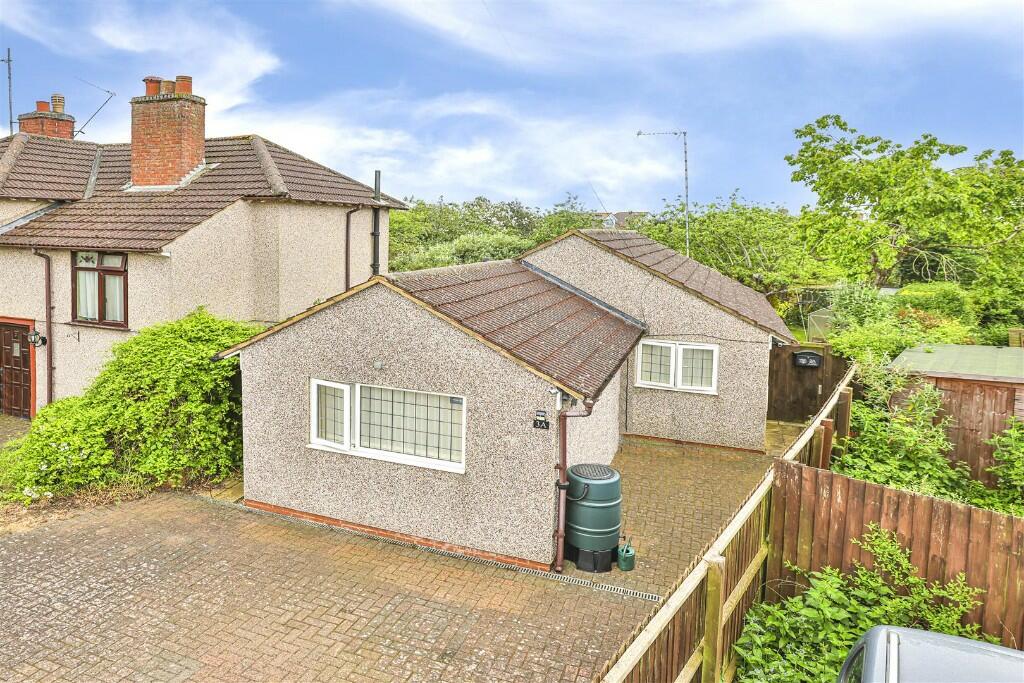 2 bedroom detached bungalow for sale in West Avenue, Burton Latimer, NN15