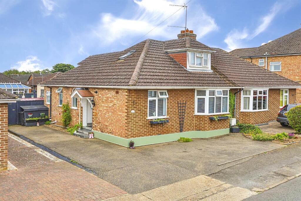 4 bedroom semidetached bungalow for sale in Whitney Road, Burton