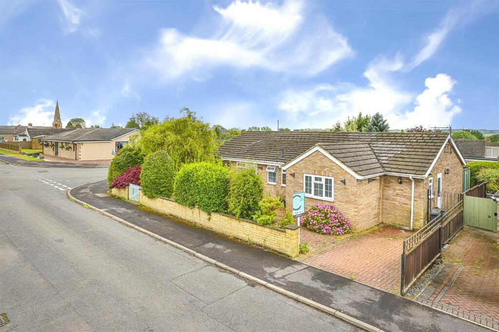 3 bedroom detached bungalow for sale in Cardigan Road, Stanion, NN14