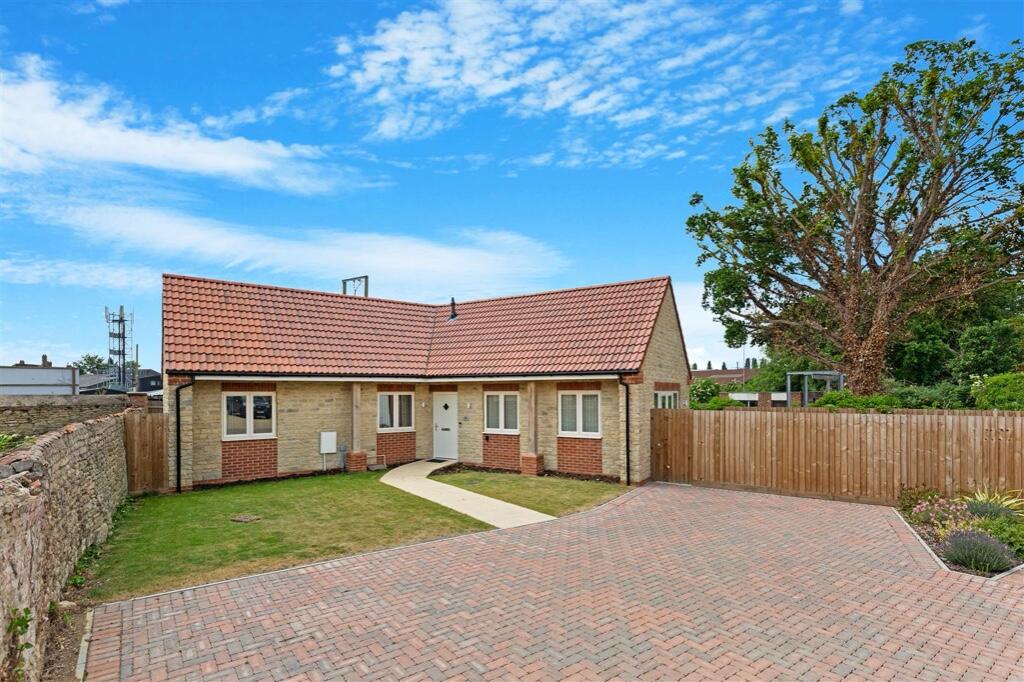 Main image of property: Chancery Lane, NN14