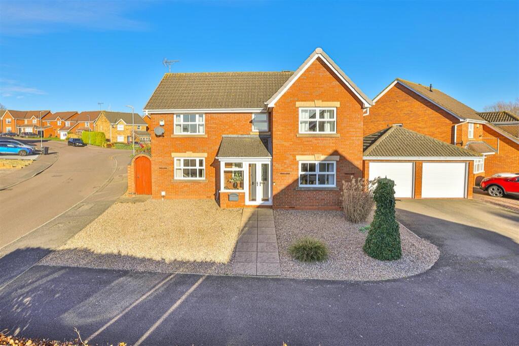 4 bedroom detached house for sale in Cornfield Way, Burton Latimer