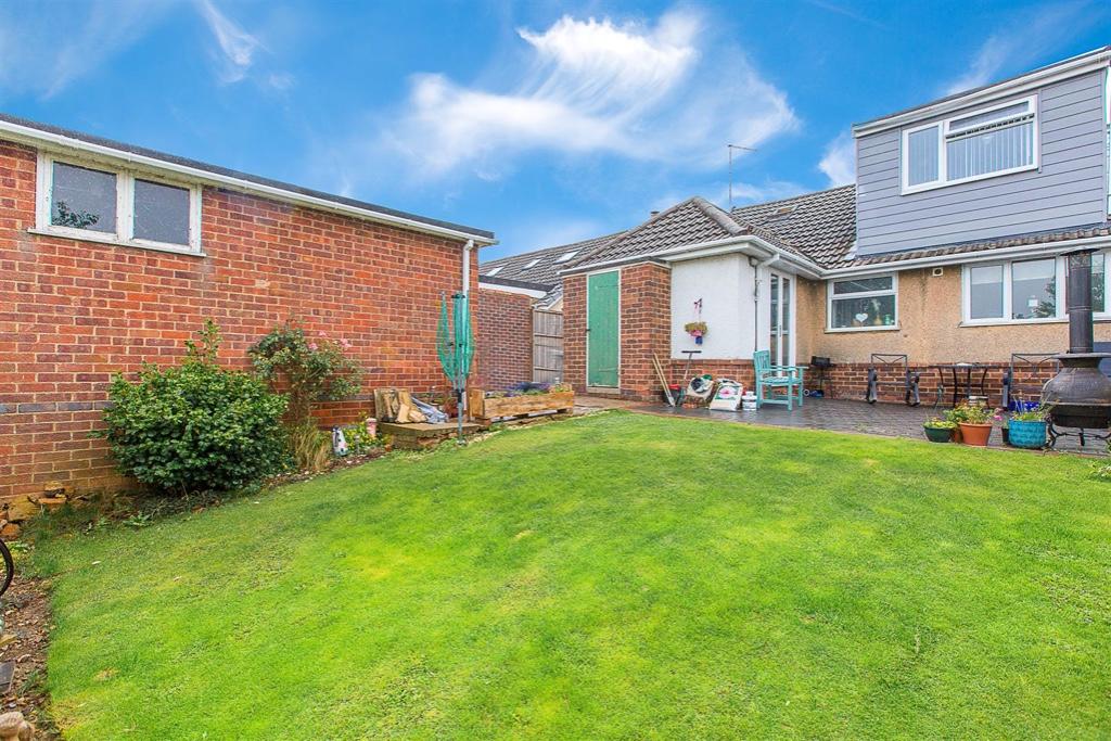 3 bedroom semidetached bungalow for sale in Pennine Way, Kettering