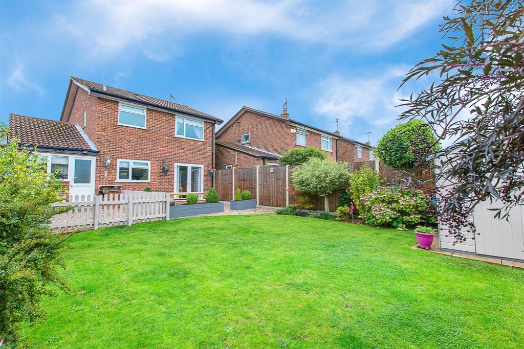 3 bedroom detached house for sale in Thorn Close, Kettering