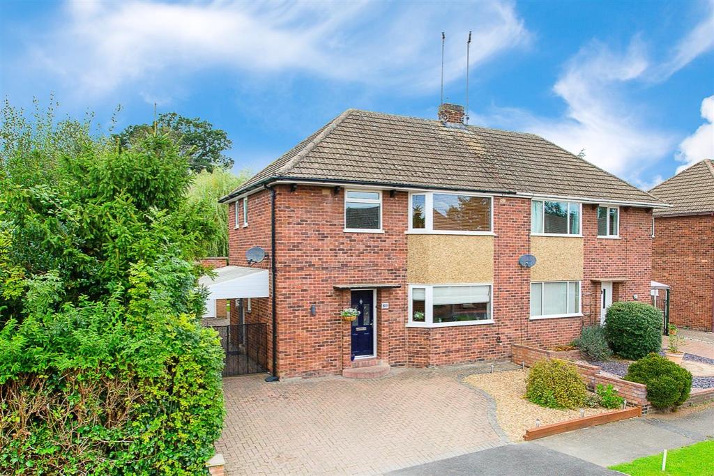 3 bedroom semidetached house for sale in Greenhill Road, Kettering
