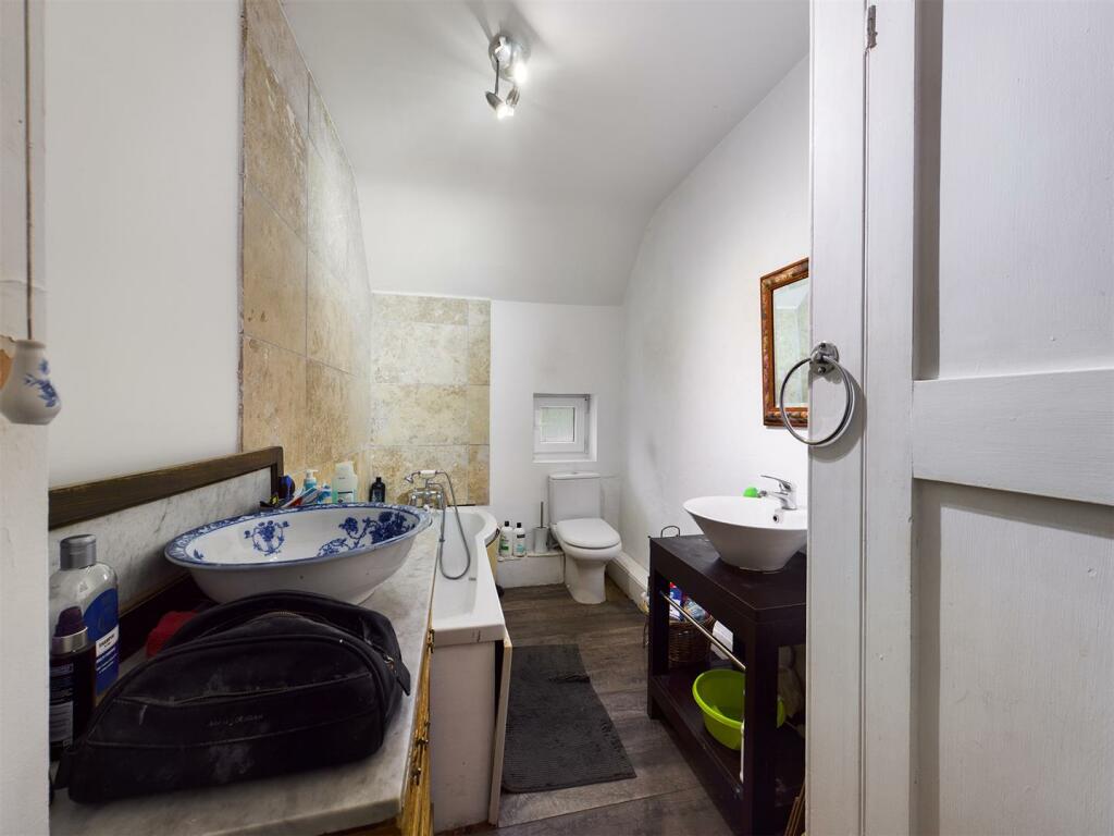 5 bedroom detached house for sale in Mogador, Lower Kingswood, Tadworth