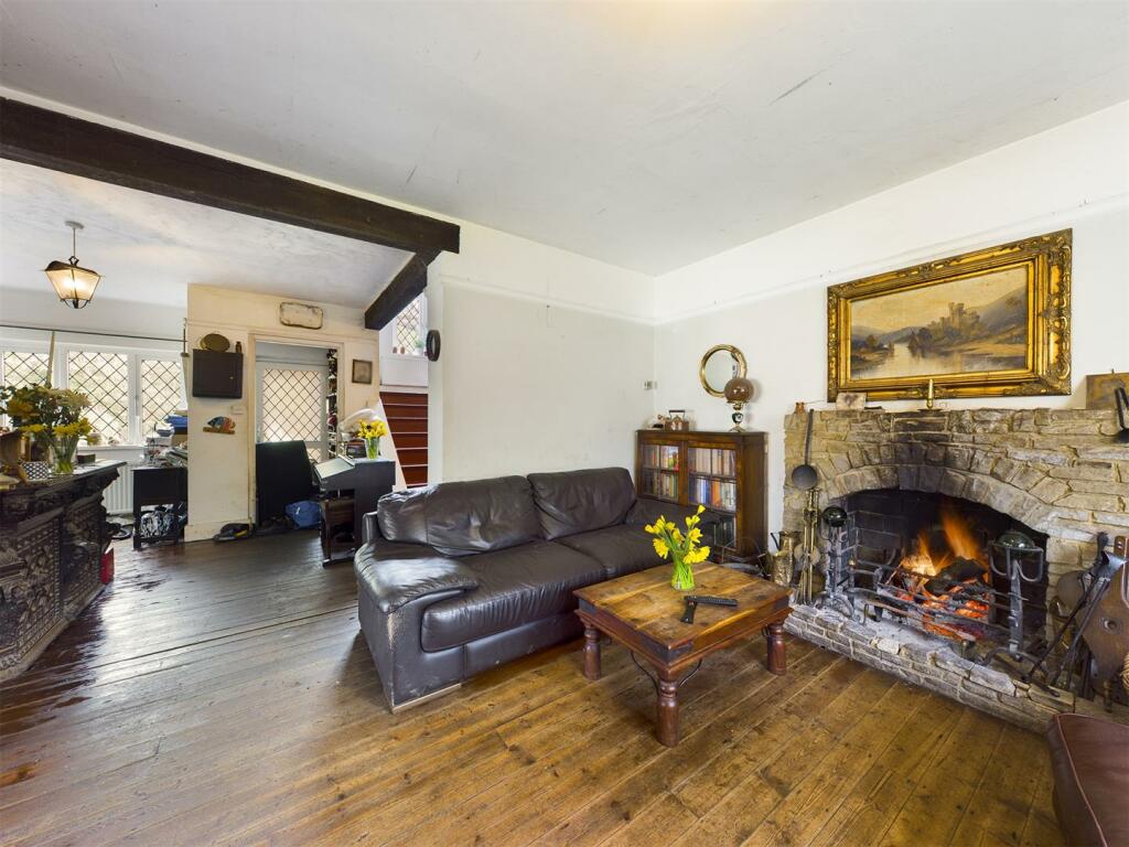 5 bedroom detached house for sale in Mogador, Lower Kingswood, Tadworth