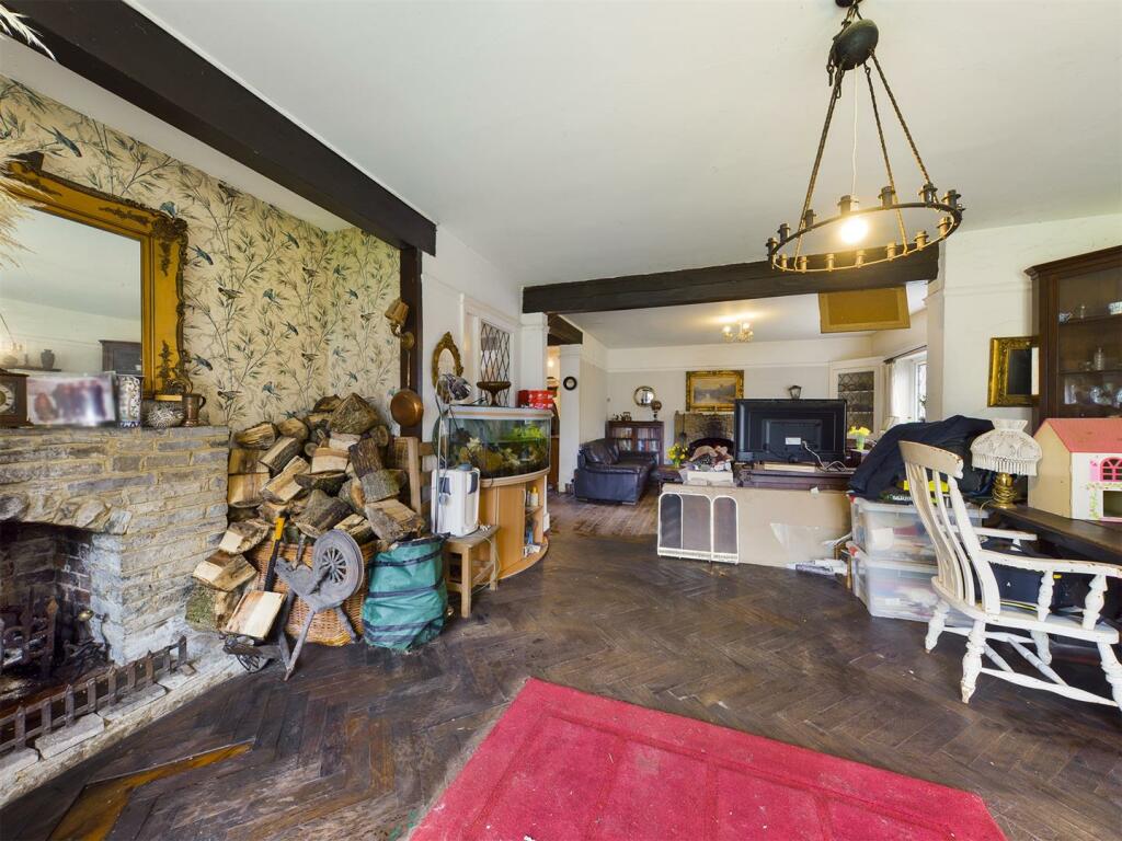 5 bedroom detached house for sale in Mogador, Lower Kingswood, Tadworth