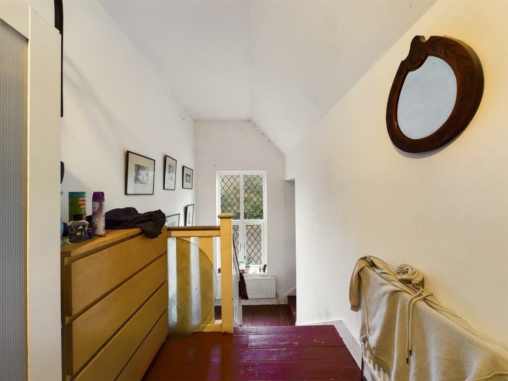 5 bedroom detached house for sale in Mogador, Lower Kingswood, Tadworth