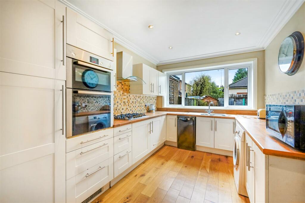 4 bedroom house for sale in Endsleigh Road, Merstham, Redhill, RH1