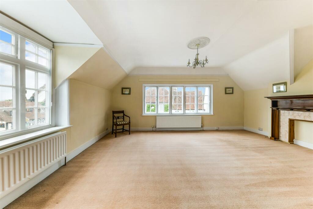 3 bedroom house for sale in High Street, Bletchingley, RH1