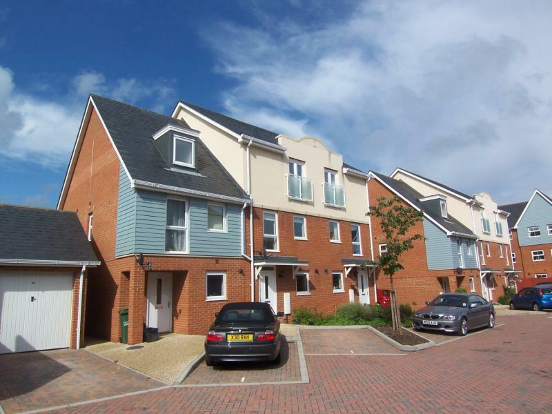 4 bedroom house for sale in Barrow Gardens, Park 25, Redhill, RH1 1TP, RH1
