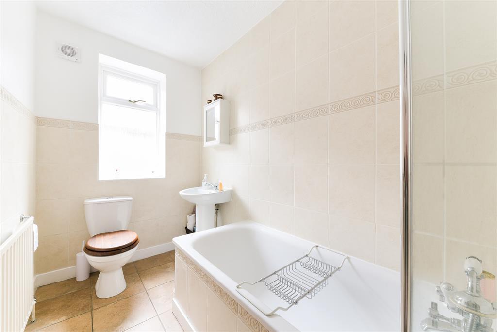 3 bedroom detached bungalow for sale in Melton Road, Merstham RH1 3HB, RH1