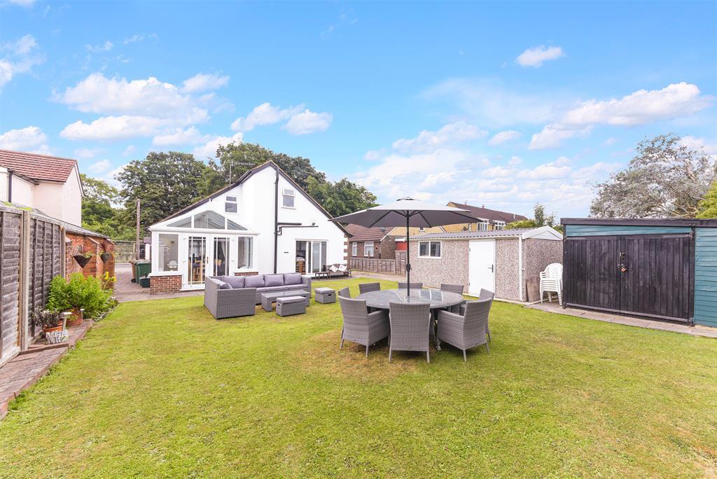 3 bedroom detached bungalow for sale in Melton Road, Merstham RH1 3HB, RH1