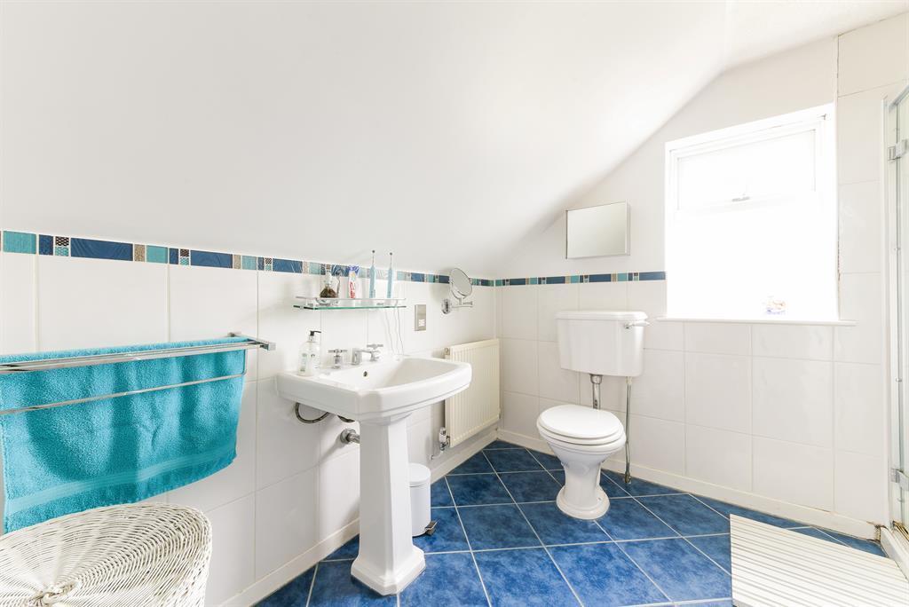 3 bedroom detached bungalow for sale in Melton Road, Merstham RH1 3HB, RH1