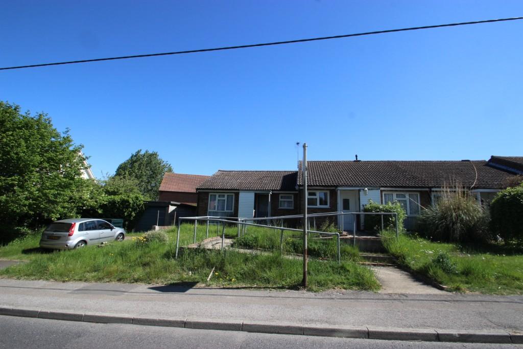 4 bedroom semidetached bungalow for rent in Moreton Road, Ongar, Essex