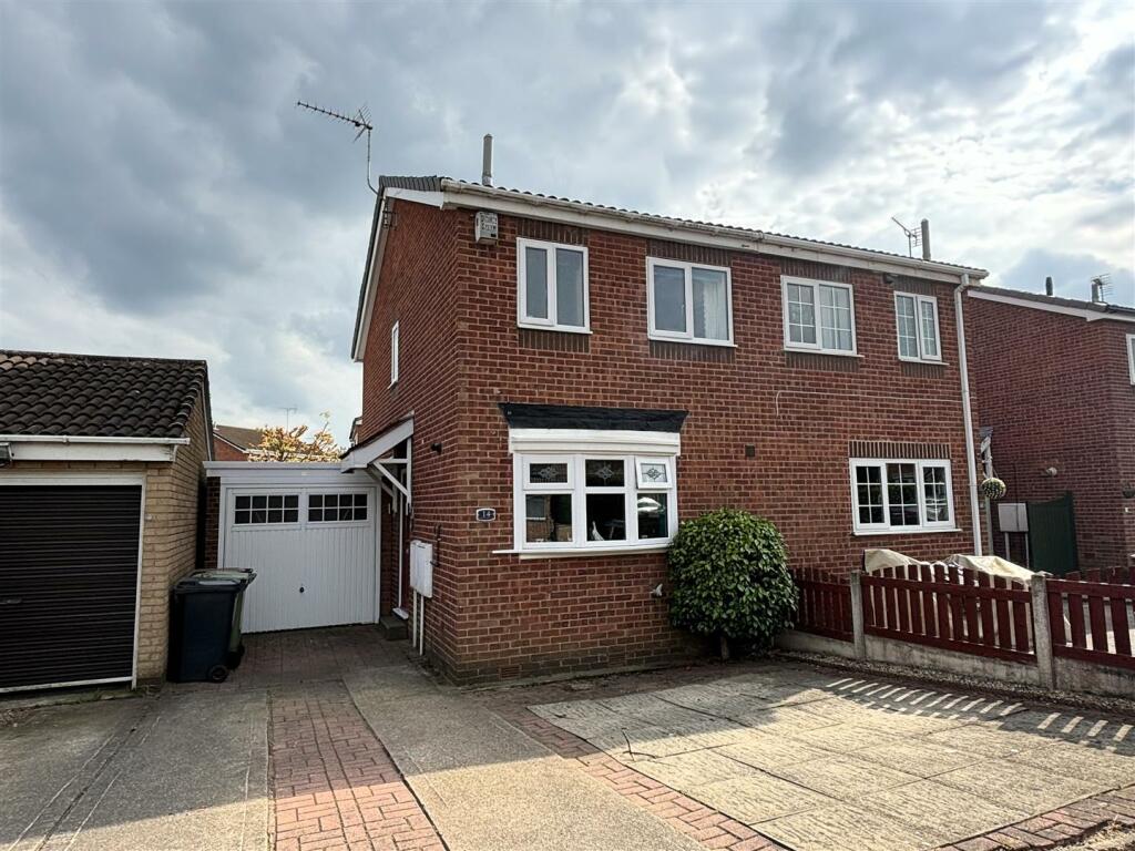 2 bedroom semidetached house for sale in Middlegate Field Drive