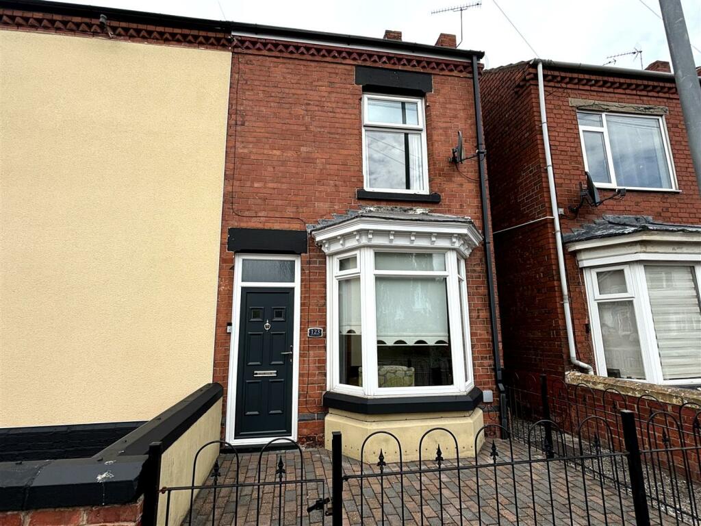 2 bedroom semidetached house for sale in Kilton Road, Worksop, S80