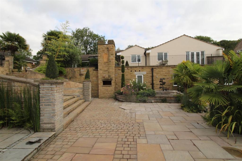 5 bedroom detached bungalow for sale in Turnerwood, Thorpe Salvin