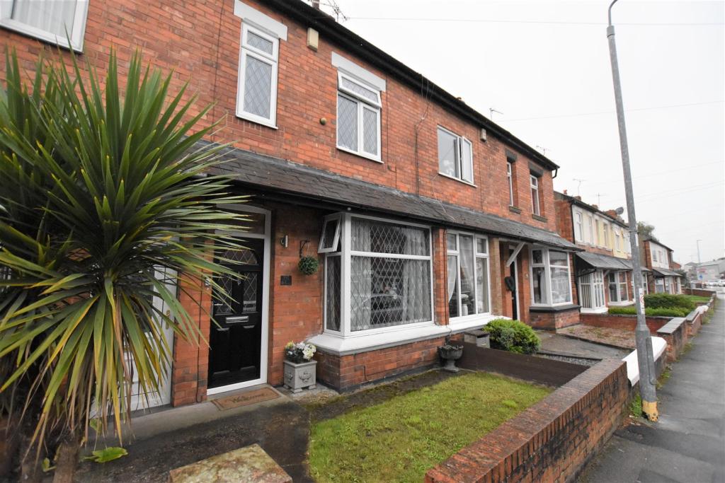 2 bedroom terraced house for sale in Kilton Road, Worksop, S80