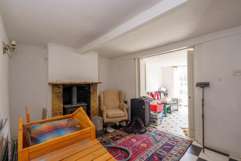 2 bedroom terraced house for sale in Parchment Street, Chichester, PO19