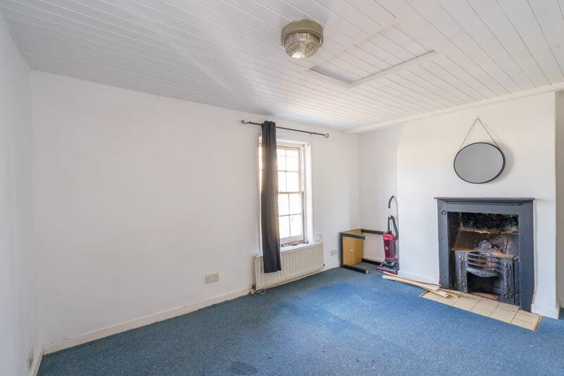 2 bedroom terraced house for sale in Parchment Street, Chichester, PO19