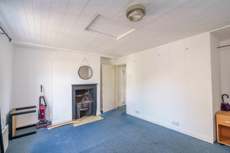 2 bedroom terraced house for sale in Parchment Street, Chichester, PO19