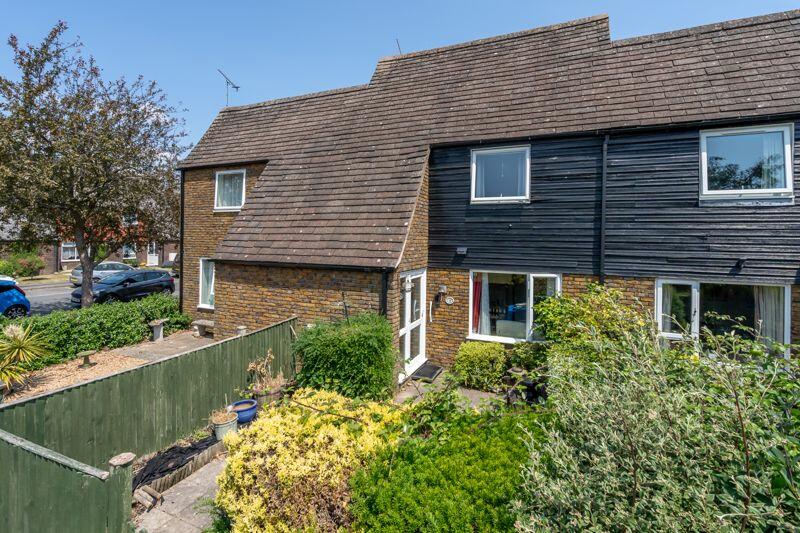 3 bedroom terraced house for sale in Winterbourne Road, Chichester, PO19
