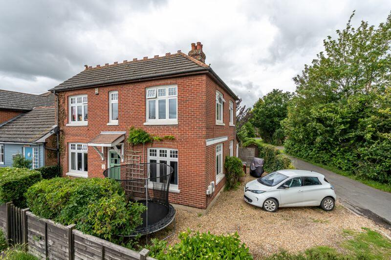 4 bedroom semidetached house for sale in Broad Road, Hambrook, Chichester, PO18