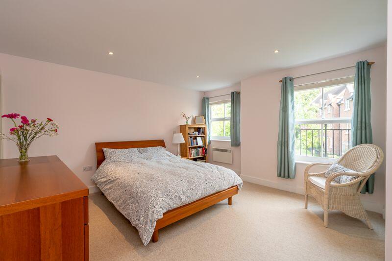 2 bedroom flat for sale in St. Agnes Place, Chichester, PO19