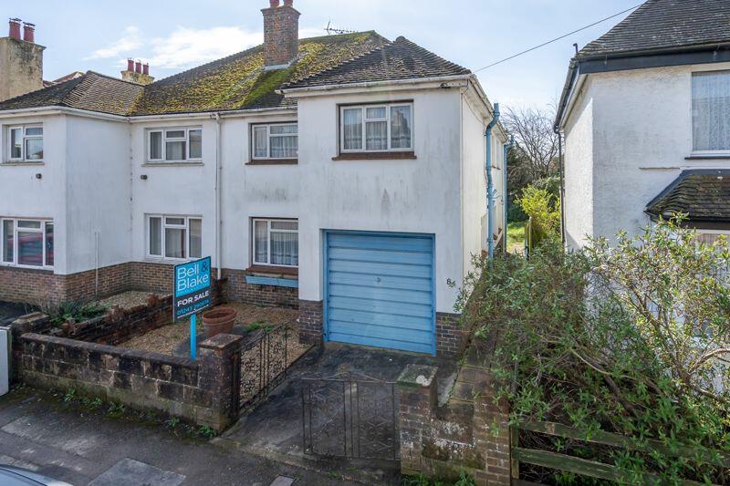 3 bedroom semidetached house for sale in Kingsham Avenue, Chichester, PO19
