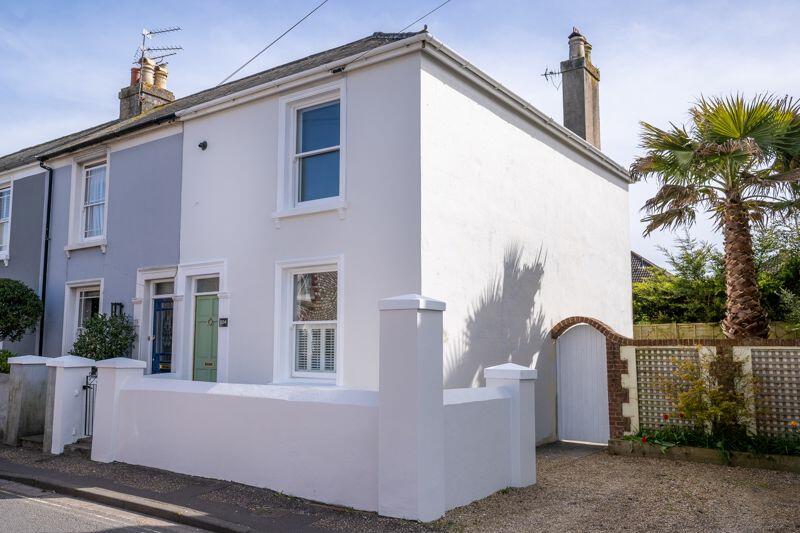 3 bedroom end of terrace house for sale in Oving Road, Chichester, PO19